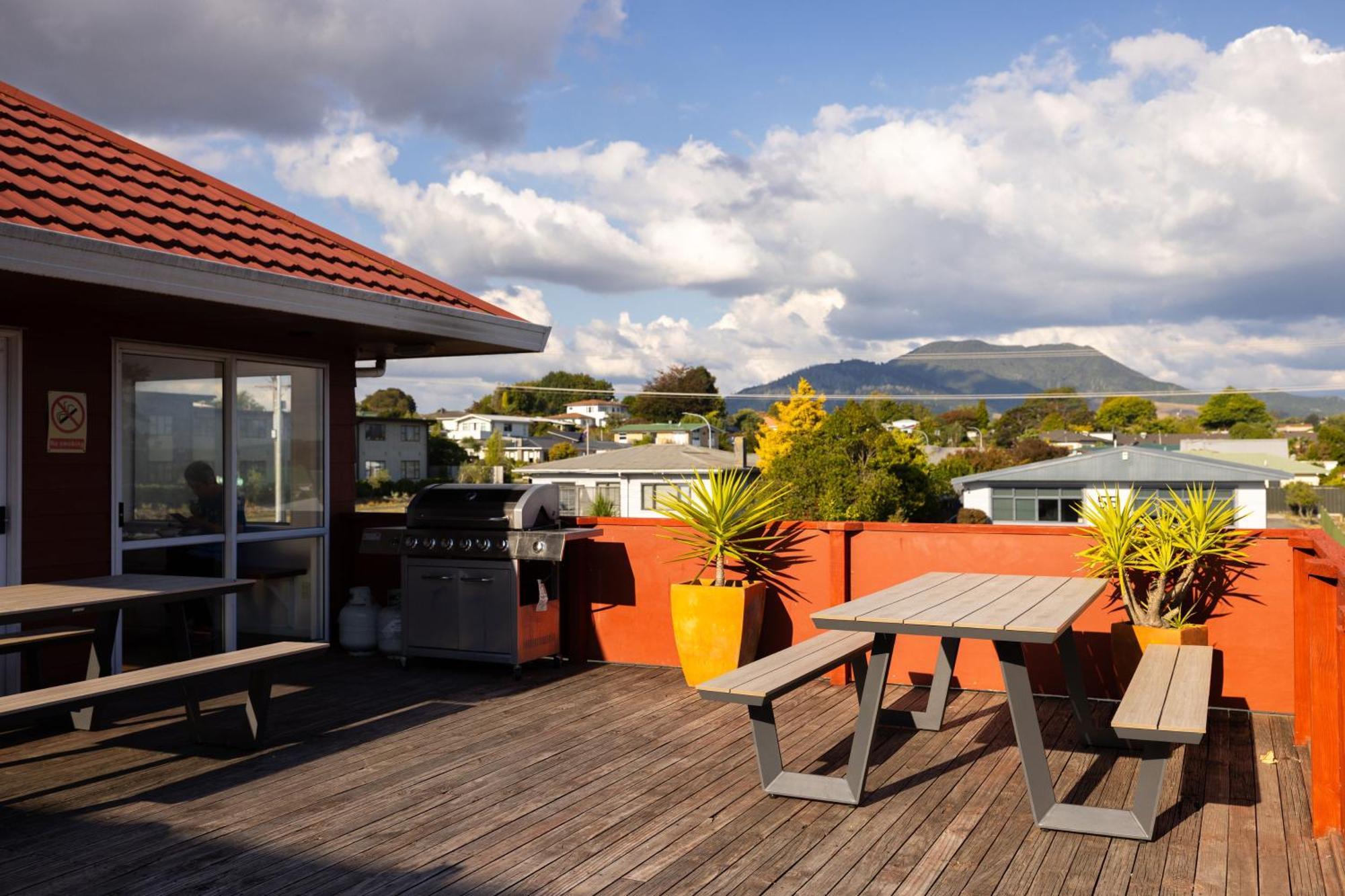 Haka House Taupo Hostel Exterior foto